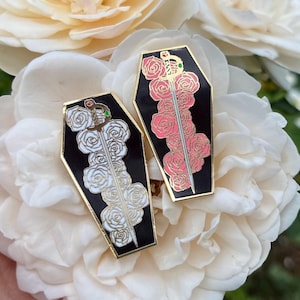 Pin de espada de chica revolucionaria