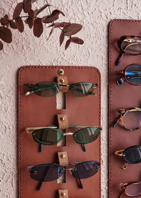 Portaocchiali da sole in pelle fatto a mano: espositore per
