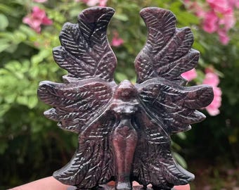 Angelo in cristallo di granato naturale intagliato a mano, 7,6 cm, decorazione per la casa.