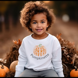 Halloween-tröja med pumpa-tassavtryck: Nyckfull höstdesign