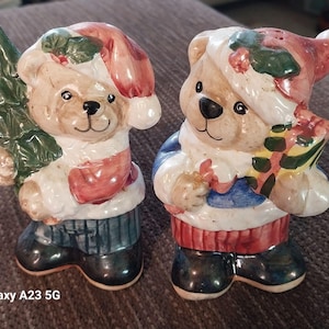 Vintage Christmas Bear Salt & Pepper Shaker Set Holidays Classic Family Dinner