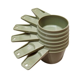 Set di 6 misurini Tupperware Vintage da 1/4 di tazza, in plastica verde oliva, prodotti negli Stati Uniti.