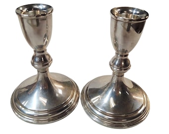 Een paar Preisner sterling zilveren kandelaars met gewichten, model 819, 11,4 cm hoog.