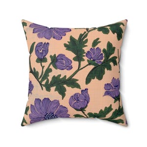 Housse de coussin florale traditionnelle d&#39;inspiration vintage avec insert, taie d&#39;oreiller fleurs violettes, 3 tailles disponibles et 2 finitions.