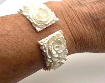1950s Celluloid Flower Hinged Bracelet