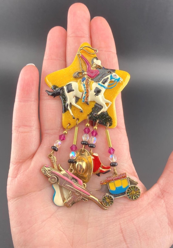 Moulin Rouge Western Brooch