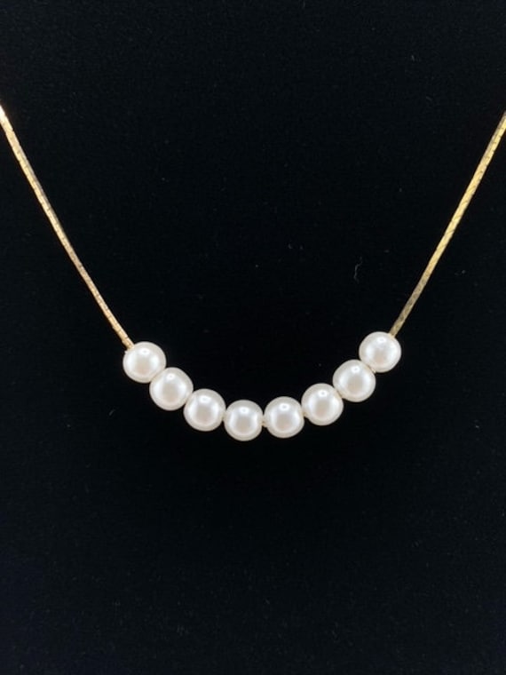 18" gold tone  with faux pearl necklace