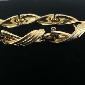 Lisner Twisted Gold Link Bracelet