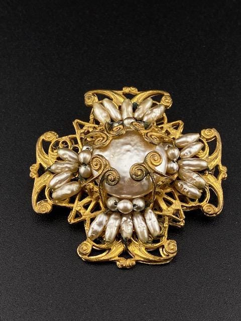 haruアクセサリーmilouさま Vintage Miriam Haskell Maltese Cross Style Brooch - Etsy