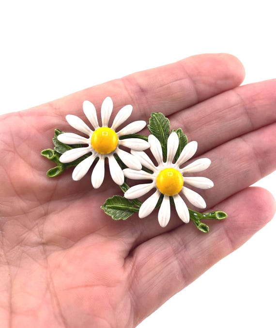 Vintage 1960s Double Daisy Enamel Flower Brooch