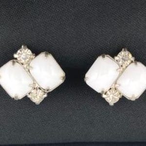 Milchglas und Strass Ohrstecker