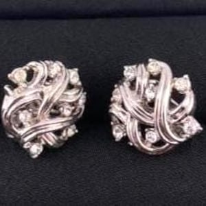 Pendientes de clip con diamantes de imitación Trifari de los años 50