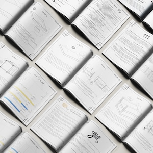 Op de afbeelding: Een set zwart-witte printbare instructies voor het bouwen van een houten plank. De instructies omvatten een snijlijst, diagrammen en stapsgewijze instructies. De instructies zijn getiteld "BUILDPLANS".