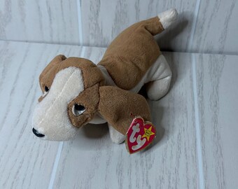 Peluche TY Vintage Tracker The Basset Hound Beanie Baby con etiquetas
