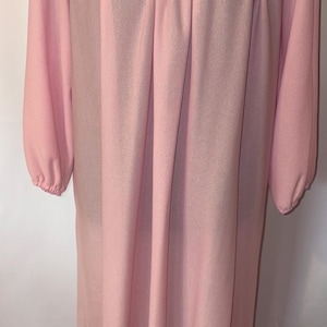 Vintage blush pink XL half sleeve night gown robe ruffle floral neck line 70’s. Cottage core . Grandma core