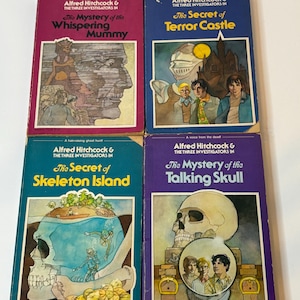 Vintage lot of 4 Alfred Hitchcock Paperback Books Suspense Mystery 1960’s