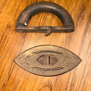 Antique sad iron with removable handle Philadelphia P.A