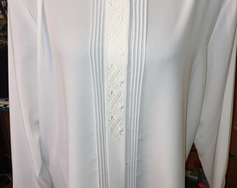 Vintage 1 X weiße Langarm bestickte Bluse mit Knöpfen. Fabelhaft.