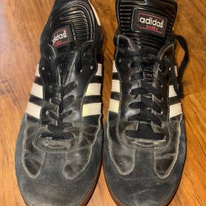 Y2K 90’s men’s Adidas Samba sneakers black & white. OG