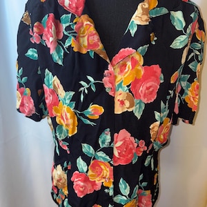 Vintage 1980’s Black Short Sleeve Floral Button Down Blouse size 14 Retro