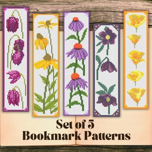 Könnte beinhalten: Satz mit fünf Kreuzstich-Lesezeichenmustern mit floralen Designs. Die Muster umfassen violette Glockenblumen, gelbe Sonnenhüte, violette Sonnenhüte, violette Nieswurz und gelbe Kalifornische Mohnblumen.