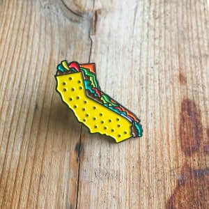 TACOFORNIA - Spilla da bavero in smalto morbido da 1"