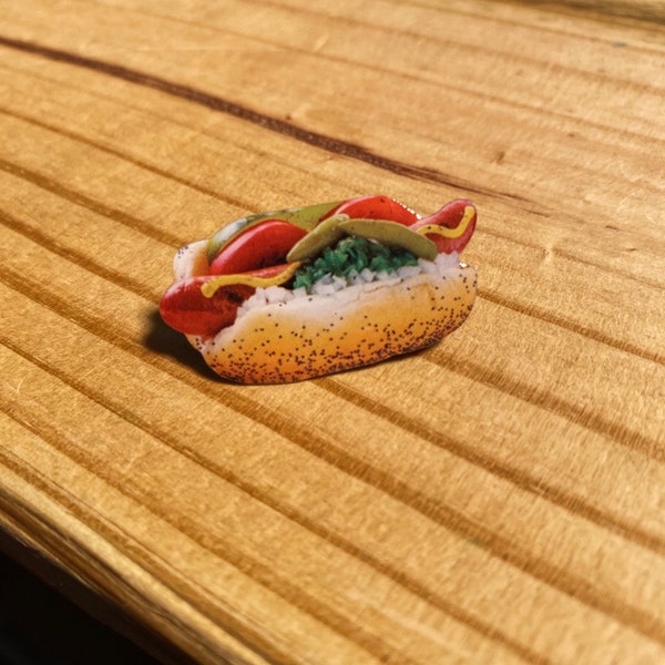 Chicago Dog- Full Color Émail Pin