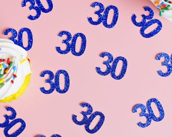 Brokatowe konfetti na 30. urodziny: spersonalizowane dekoracje na imprezę