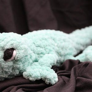 Handmade Crocheted Green Lizard - 11 Inch Soft & Cute Plush Toy - Unique Gift for Reptile Lovers