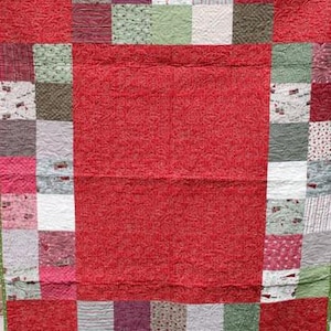 Vintage-Inspired Christmas Quilt 50x40 – Red and Green Holiday Throw Blanket with Santa Print – Cozy Winter Lap Quilt