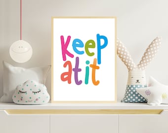 Keep At It, citas inspiradoras para niños, arte de pared, impresiones infantiles, sala de juegos imprimible, decoración de la habitación de los niños, citas motivacionales