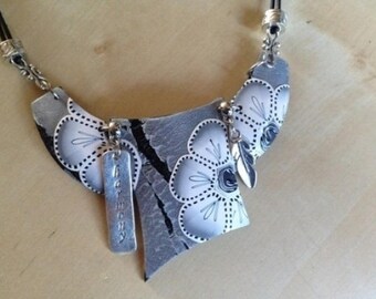 polymer clay pattern - white flower on raku