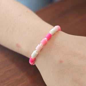 bijoux en perles d'argile faits maison joli bracelet de perles d'argile d'été rose Bijoux d'été Bracelets d'argile tendance Bracelets d'amitié