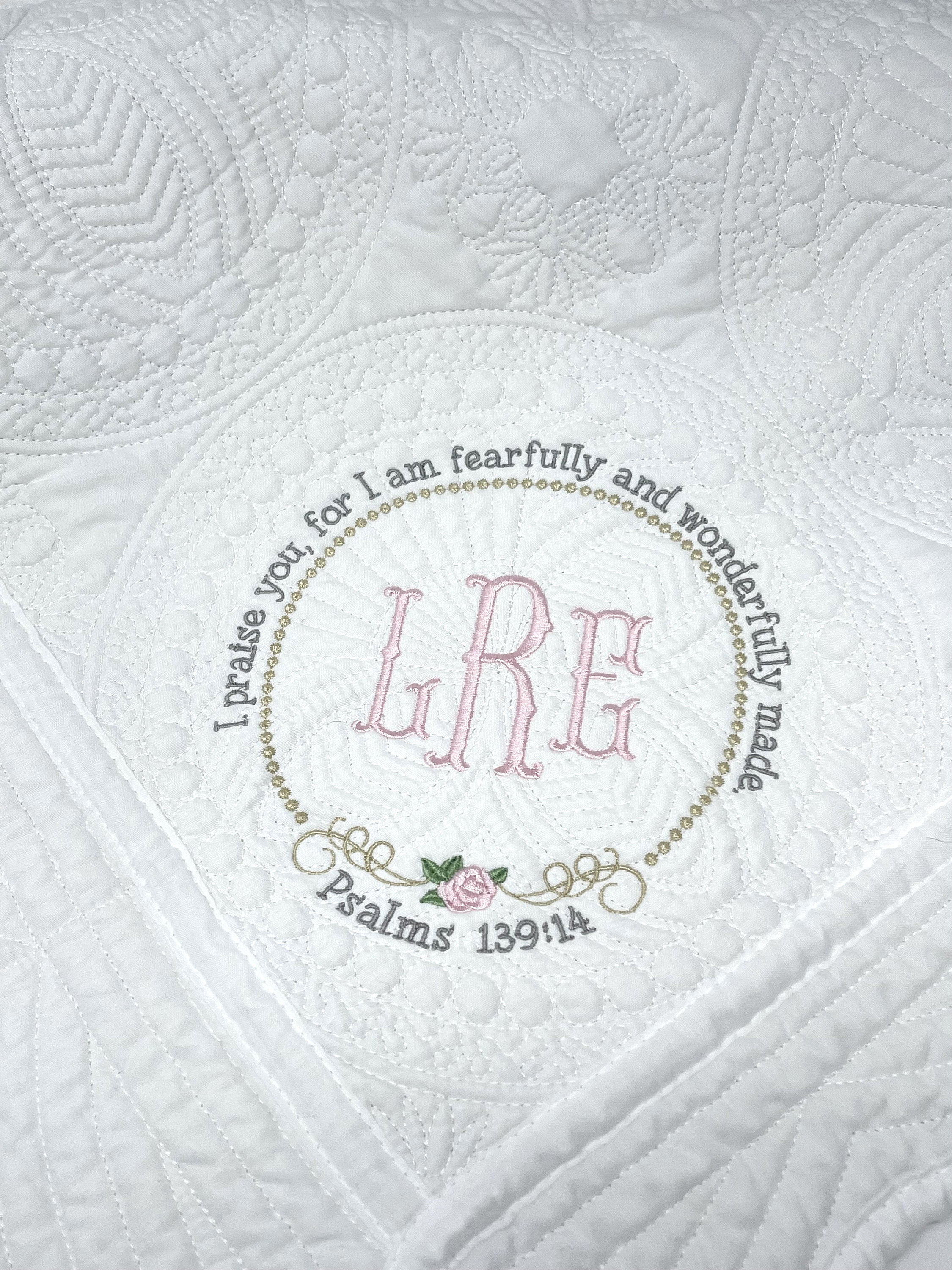 Couverture pour bébé personnalisée avec verset de la Bible, courtepointe brodée pour bébé, couverture pour bébé à monogramme, souvenir nouveau-né, cadeau de baby shower