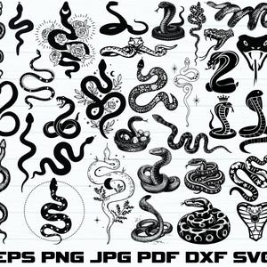 以下が含まれることがあります： 黒い持ち手と「But First, Coffee」の手書き風の文字が入った白いセラミックマグ。マグカップは白い表面に置かれています。マグカップはおそらく温かい飲み物用です。