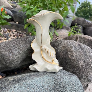 Vintage mid-century Princeton chine calla lily vase