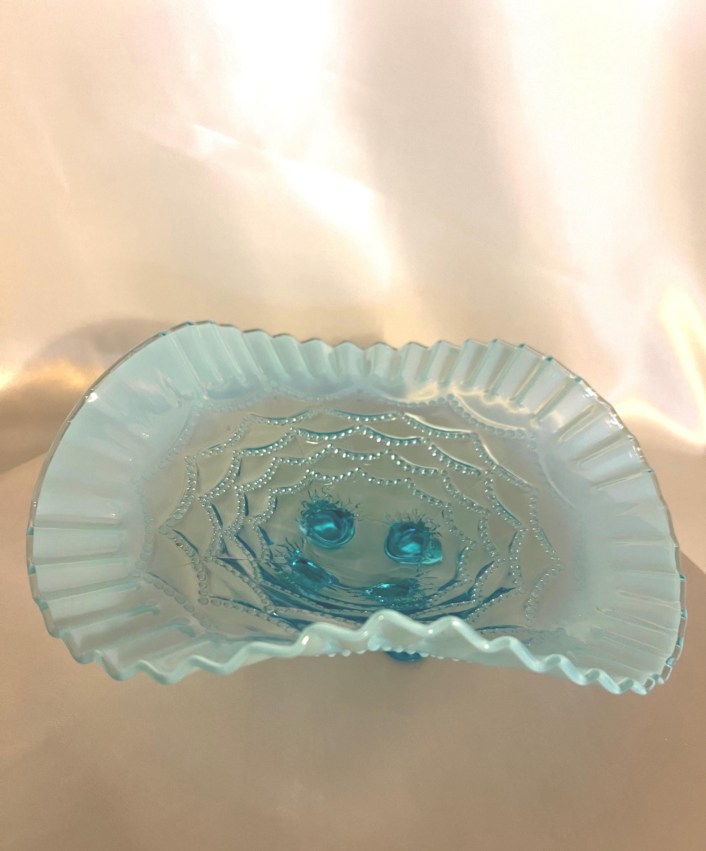 イギリスアンティーク Davidson ブルーオパールセントガラス ボウル イギリス アンティーク ブルーオパールセント 3つ足のガラスボウル