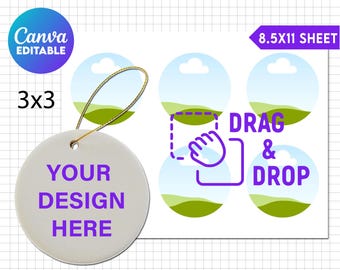 Pode incluir: Um modelo digital para criar ornamentos redondos de cerâmica. O modelo inclui três círculos em branco com o texto "YOUR DESIGN HERE" e três círculos com um céu azul, nuvens brancas e colinas verdes. O texto "DRAG & DROP" também está incluído. O modelo é projetado para uso com Canva e está disponível nos formatos SVG, PNG, DXF, EPS, PDF e Canva.