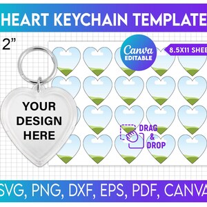 Puede incluir: Una plantilla de llavero transparente en forma de corazón con un anillo de metal, etiquetada como "YOUR DESIGN HERE". La imagen incluye una hoja de diseños en forma de corazón, una insignia "Canva Editable" y el texto "DRAG & DROP". El llavero mide 5,08 cm.
