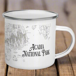 Tazza da campeggio in smalto resistente topografico del Parco nazionale di Acadia, stampa della mappa topografica USGS del Maine, stoviglie ispirate alla natura all'aperto