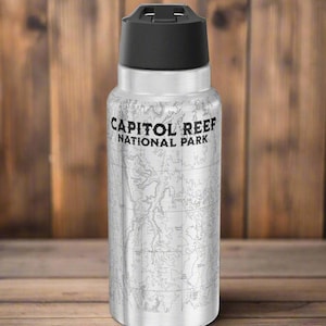 Botella de agua con aislamiento topográfico del Parque Nacional Capitol Reef, vaso de 32 oz, mapa topográfico real del USGS, artículos para beber inspirados en la naturaleza al aire libre