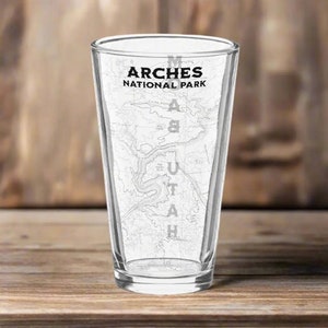 Vaso de pinta con diseño topográfico del Parque Nacional Arches, Moab, Utah, artículos para beber inspirados en la naturaleza y el aire libre, impresión de mapa real del USGS