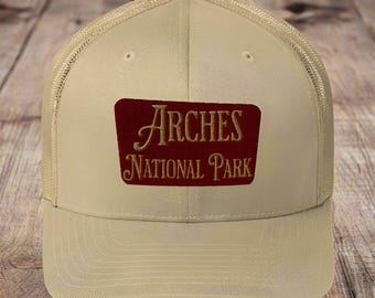 Arches geborduurd bord van het National Park Trucker Hat genaaid outdoor natuurpet