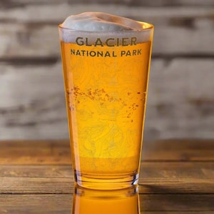 Vaso de pinta topográfico del Parque Nacional Glaciar Vasos inspirados en la naturaleza al aire libre Impresión de mapa real del USGS