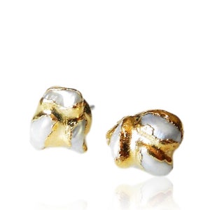 pearl earrings, pearl studs, pearl stud earrings, gold earrings, gold stud earrings,  pearl studs