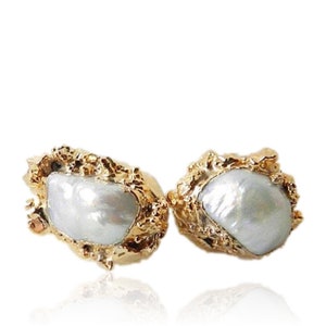 pearl earrings, pearl studs, pearl stud earrings, gold earrings, gold stud earrings,  pearl studs