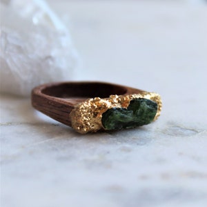 chrome diopside ring, textured gold, wooden ring, organic jewelry, raw gemstone, gift for her, green gemstone image 1