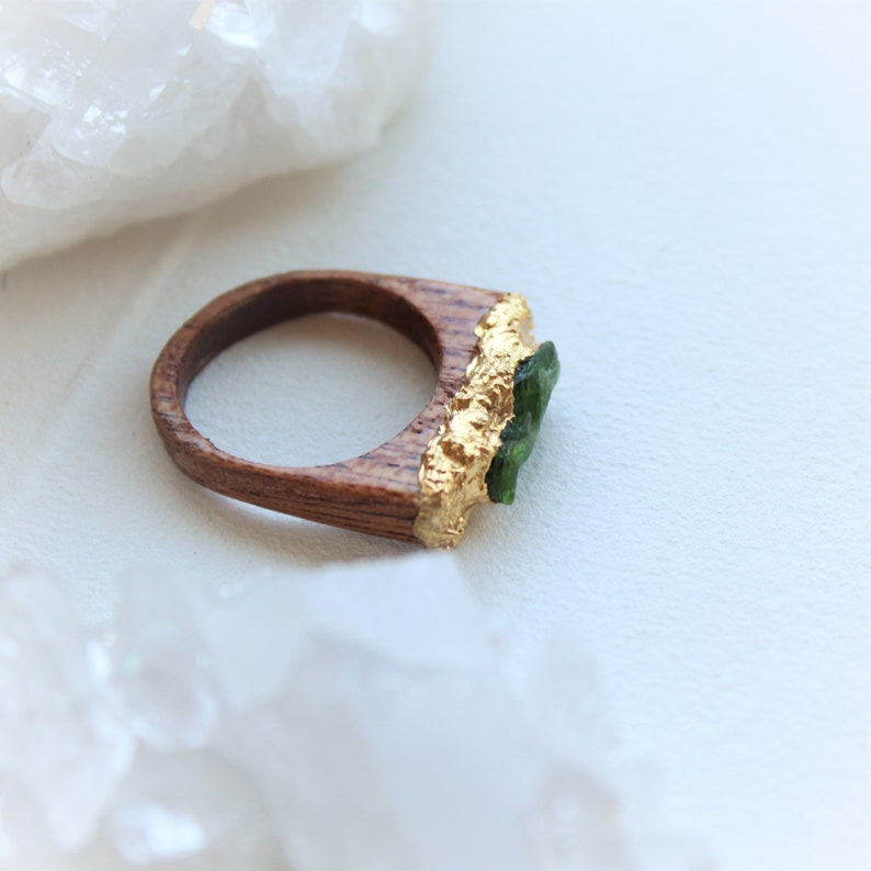 chrome diopside ring, textured gold, wooden ring, organic jewelry, raw gemstone, gift for her, green gemstone image 3