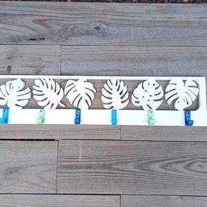 6 Hook Weatherproof PVC Tropical Leaf Cutout Indoor / Outdoor Hat Towel Suit Pool Shower Rack / Coastal Beach Hooks Home House Bath Decor