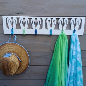 Chanclas de PVC resistentes a la intemperie para exteriores, sombreros, toallas, trajes, piscina, ganchos de playa, decoración para el hogar, baño, ducha, entrada. Blues/Greens Outdoor